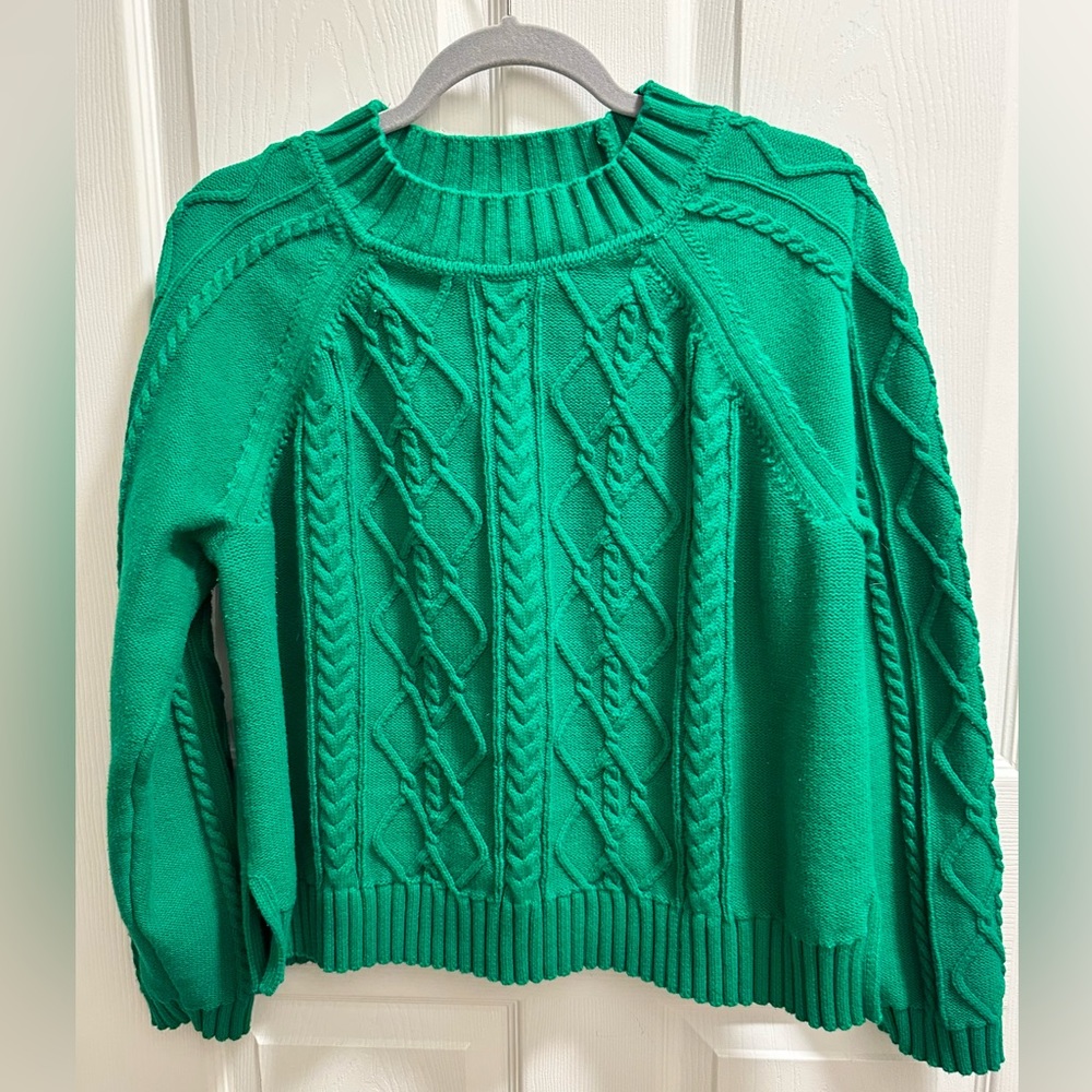 Gap gently used cable knit sweater, size XXL.  Cable knit crew neck.
